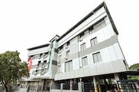 Collection O Kadavanthra Near South Railway Station