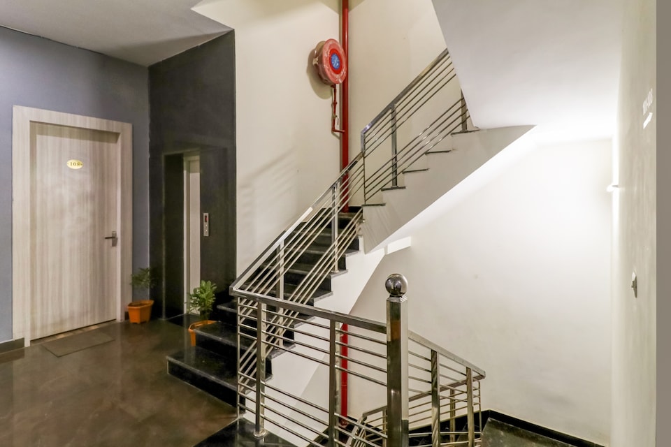 Hotel O SKY RISE INN, Medanta, गुड़गांव