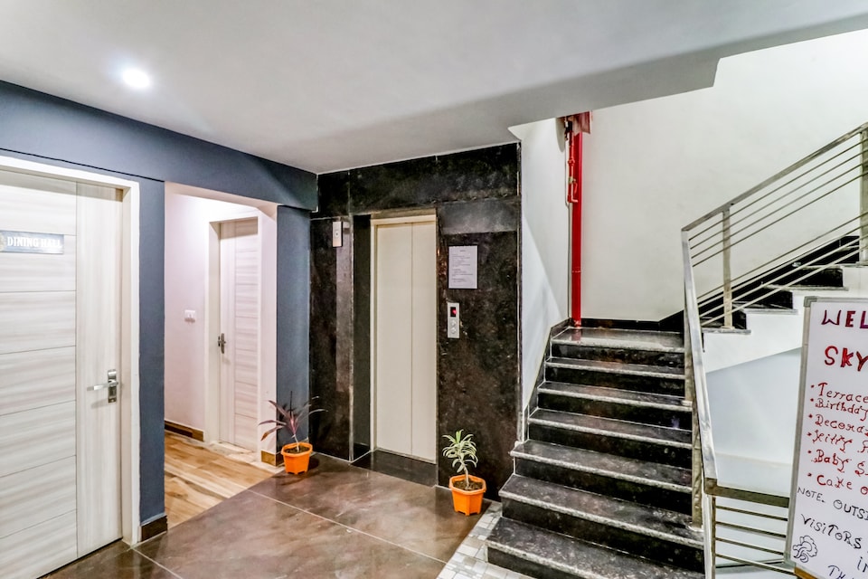 Hotel O SKY RISE INN, Medanta, गुड़गांव