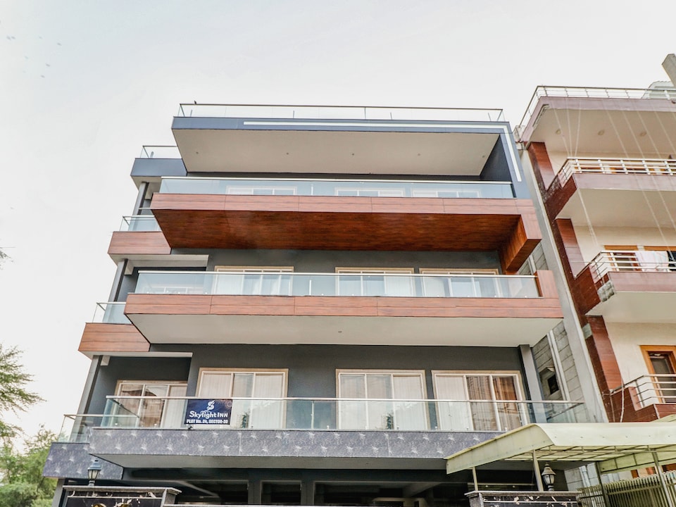 Townhouse Sky Rise Inn, Medanta, Gurgaon