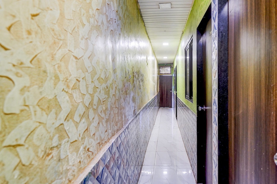 Hotel O The Om Sai Residency, Mumbai International Airport, Mumbai