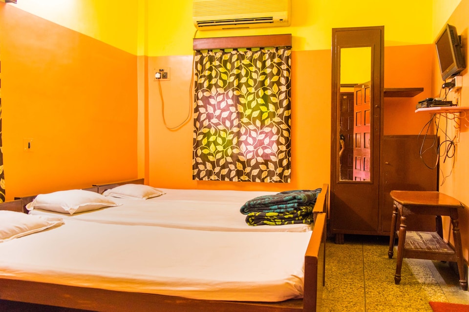 OYO Basic 403 Airport Gate Number 2, VIP Road Kolkata, Kolkata