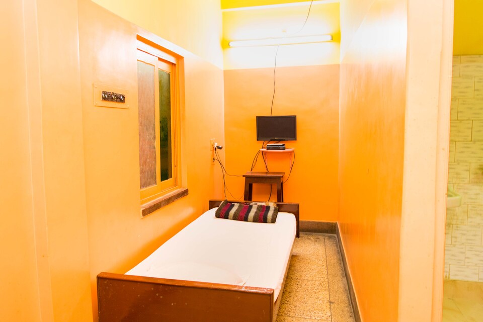 OYO Basic 403 Airport Gate Number 2, VIP Road Kolkata, Kolkata