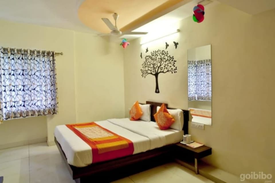 OYO 80901 Hotel Royal, SG Highway Ahmedabad, Ahmedabad
