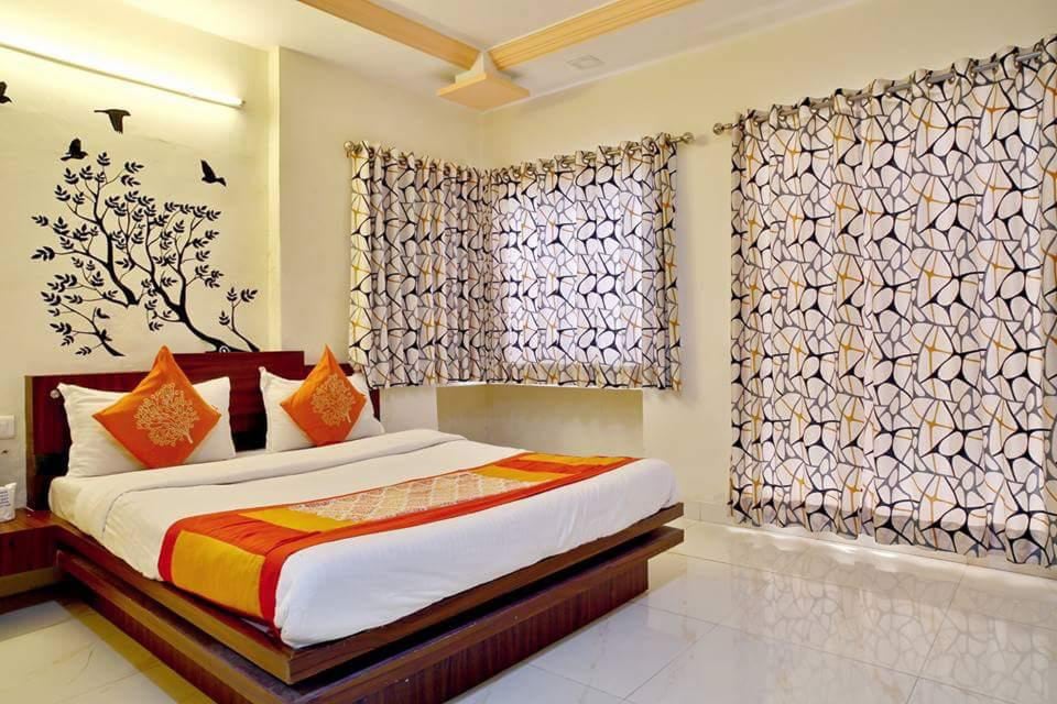 OYO 80901 Hotel Royal, SG Highway Ahmedabad, Ahmedabad