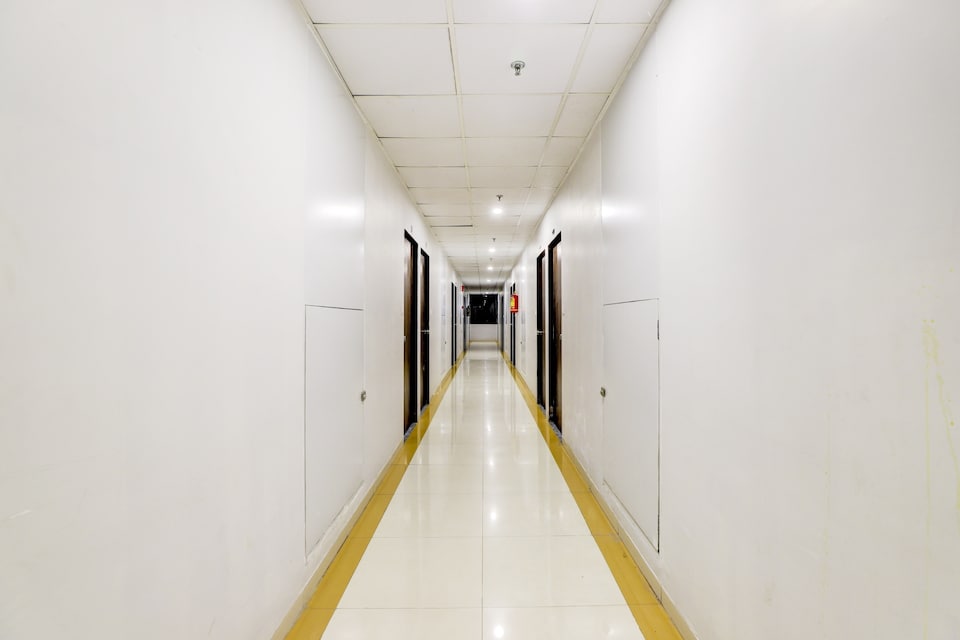Collection O Hotel Ace , Jetalpur Road Vadodara, Vadodara