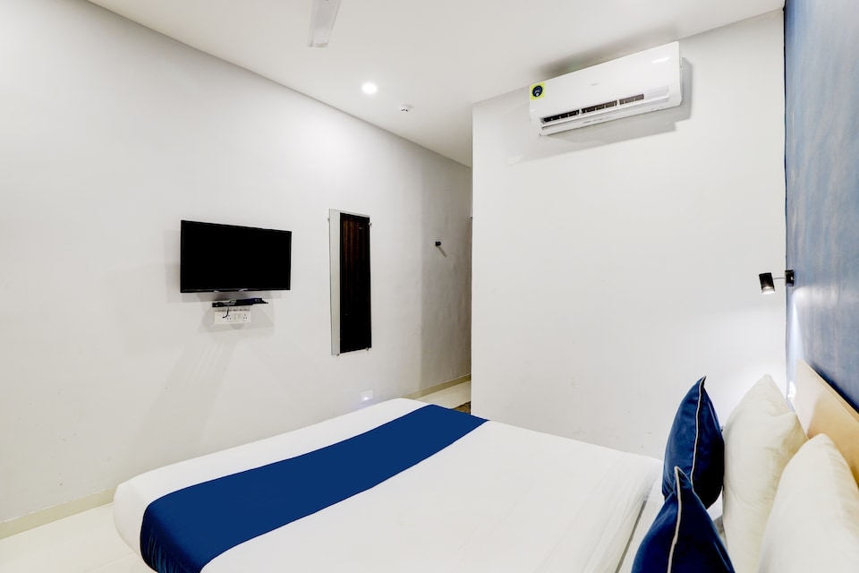 Collection O Hotel Ace , Jetalpur Road Vadodara, Vadodara