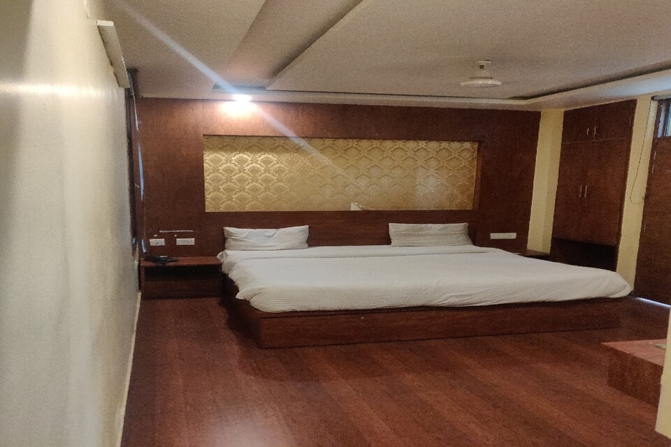 SPOT ON 80956 Hotel Radhee Milan, Kanpur Railway Station, Kanpur