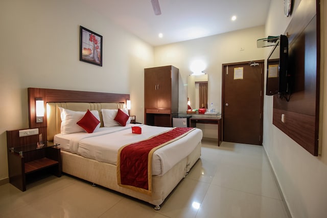 OYO Hotel Swagath Grand Near Miraj Cinemas - Shalini Shivani