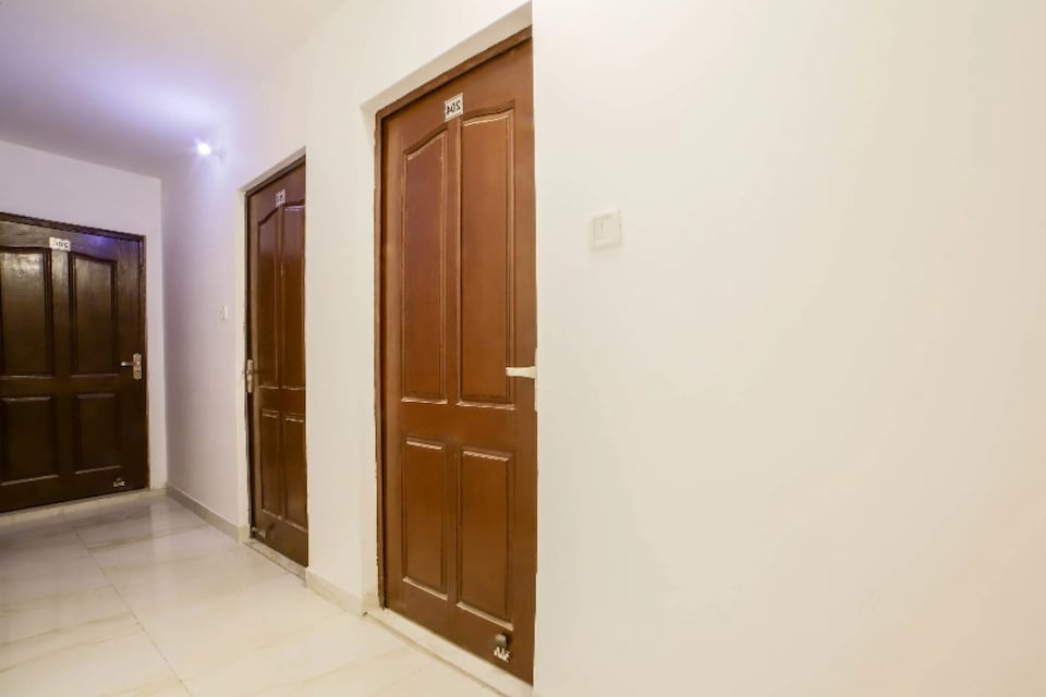 OYO Silver Stone Near Satyam Inox Patel Nagar, Patel Nagar Delhi, Delhi