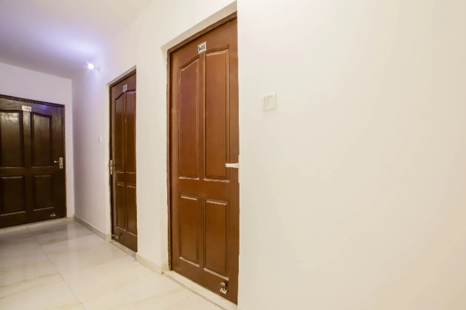 OYO Silver Stone Near Satyam Inox Patel Nagar, Patel Nagar Delhi, Delhi