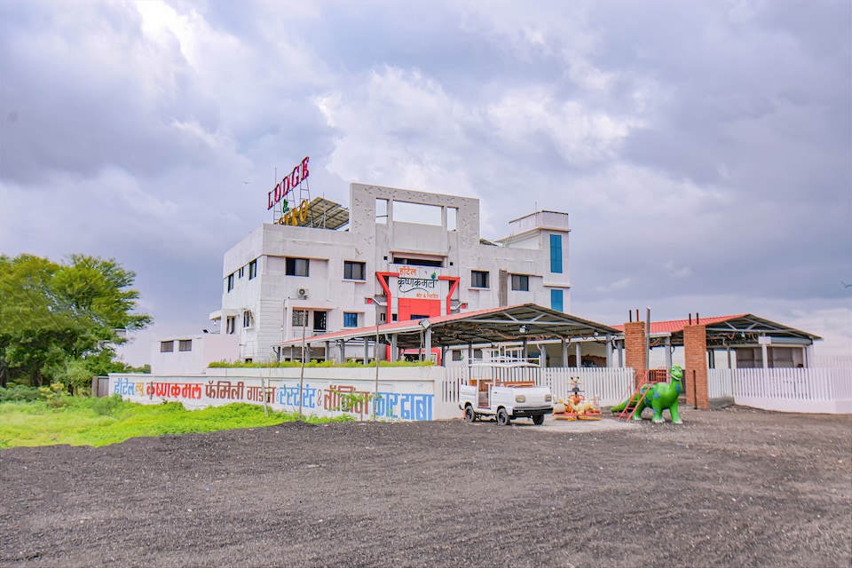 Collection O 80984 Hotel New Krushnakamal, Dhule, Dhule