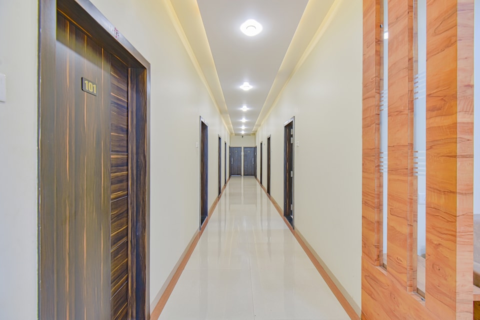 Collection O 80984 Hotel New Krushnakamal, Dhule, Dhule