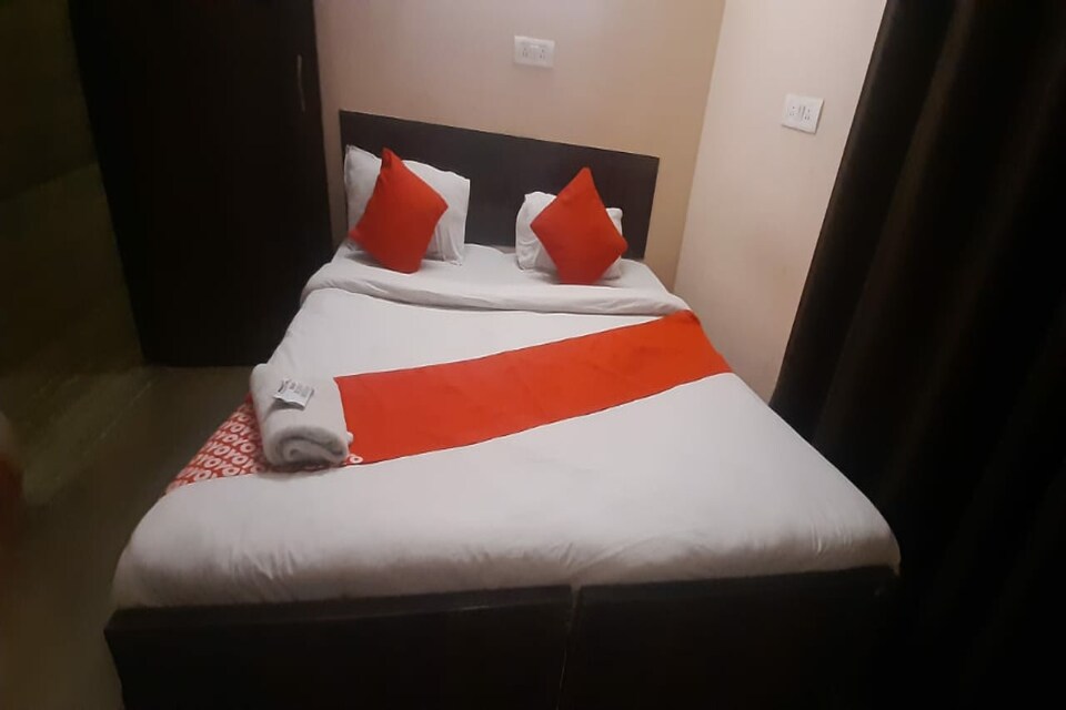 Live as NOD956, Noida City, Noida