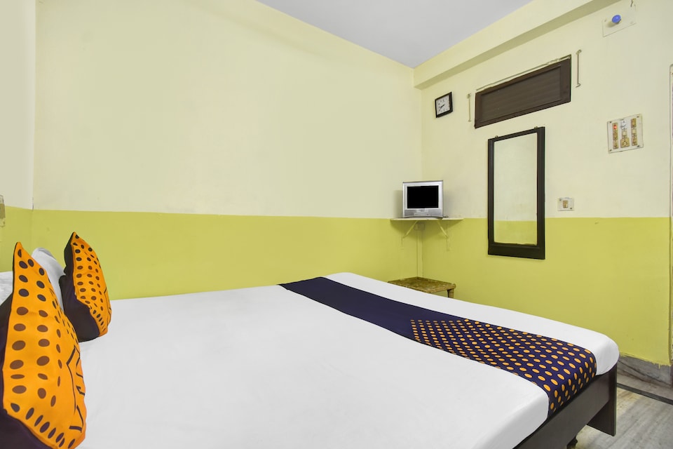 SPOT ON Hotel Omaira Exide More, Esplanade Kolkata, Kolkata