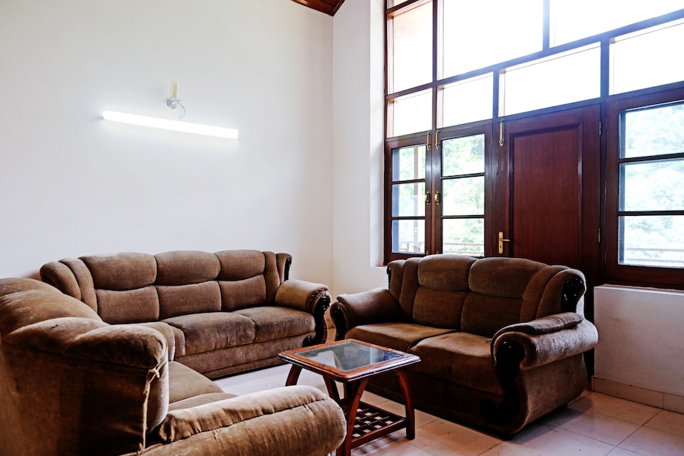 POP HOME 81005 HOTEL MADAAN COTTAGE, Kanyal Road, Manali