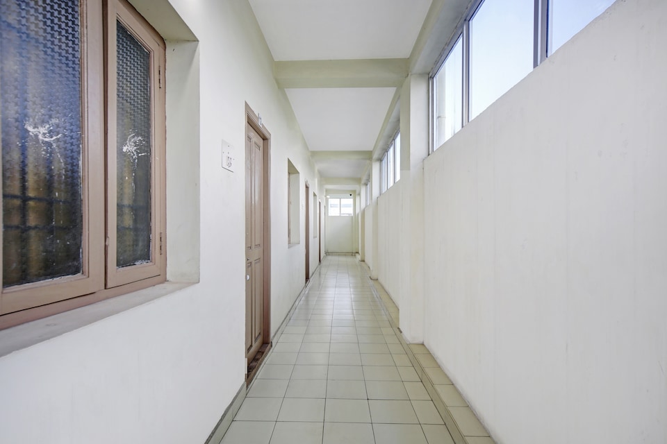 OYO Flagship 81023 Sanjay Suites, Ambattur, Chennai