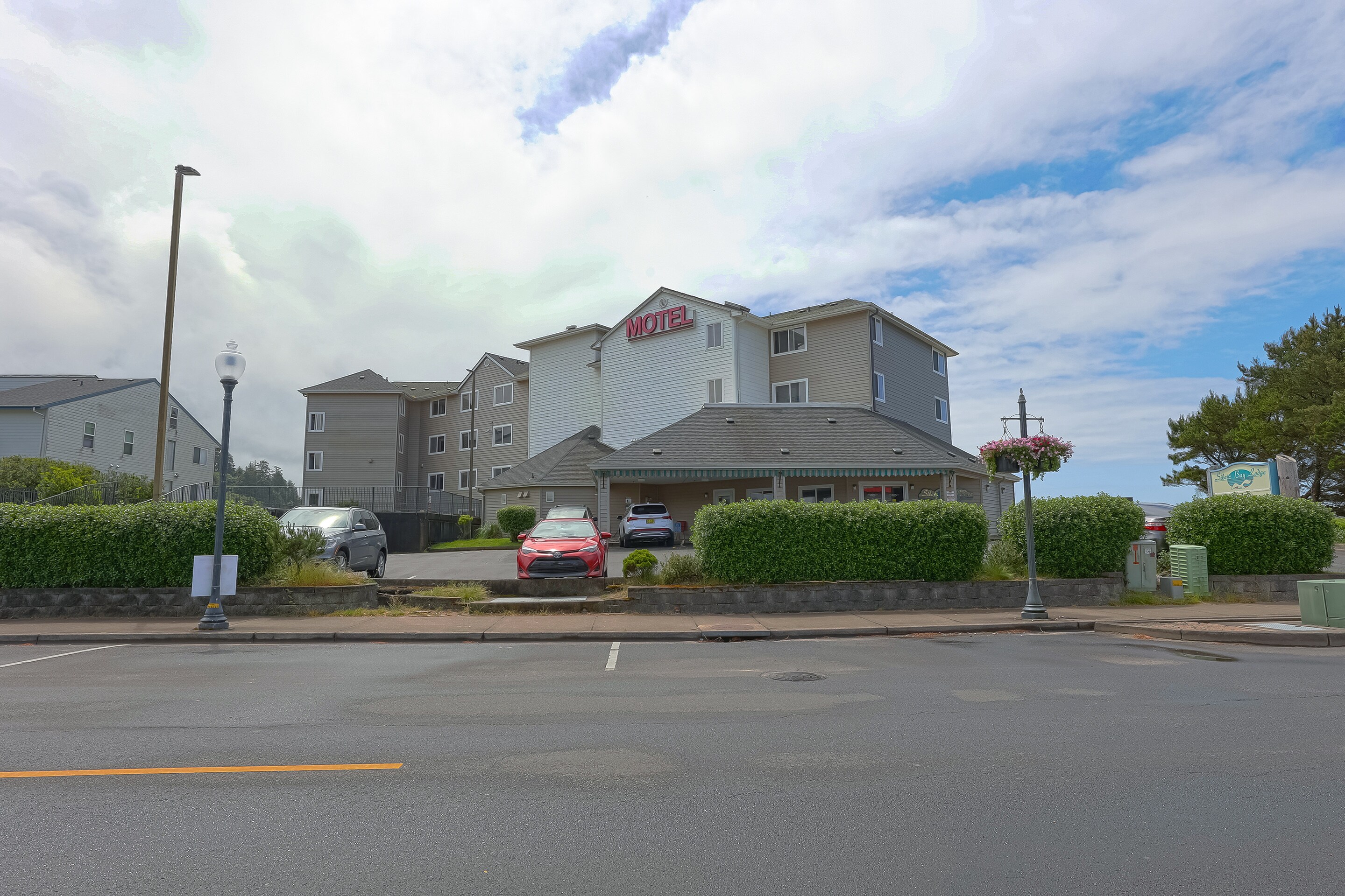 Siletz Bay Beachfront Hotel by OYO Lincoln City, OYO Hotels Portland OR