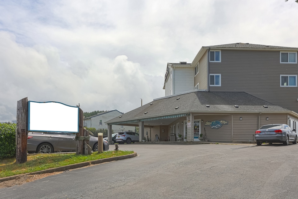 Siletz Bay Beachfront Hotel by OYO Lincoln City, OYO Hotels Portland OR
