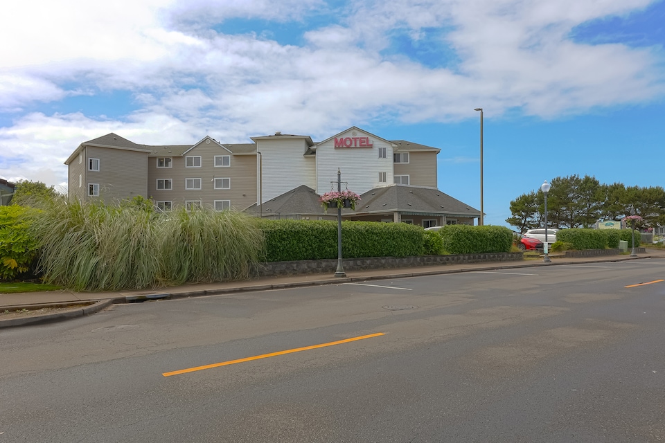Siletz Bay Beachfront Hotel by OYO Lincoln City, OYO Hotels Portland OR