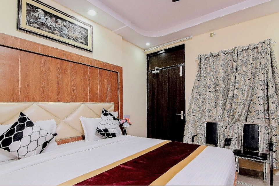 live on VAD102, Karelibaug Vadodara, Vadodara