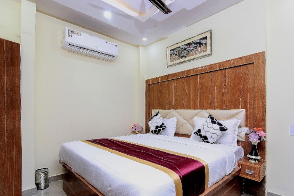 live on VAD102, Karelibaug Vadodara, Vadodara