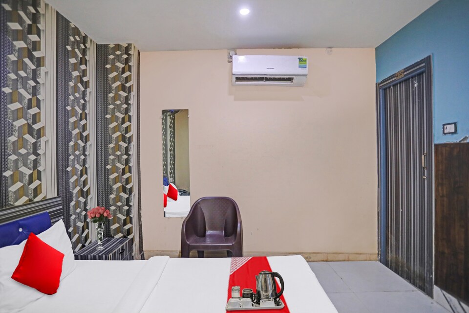 Flagship Hotel Plaza Near Gokulpuri Metro Station, Anand Vihar Delhi, Delhi