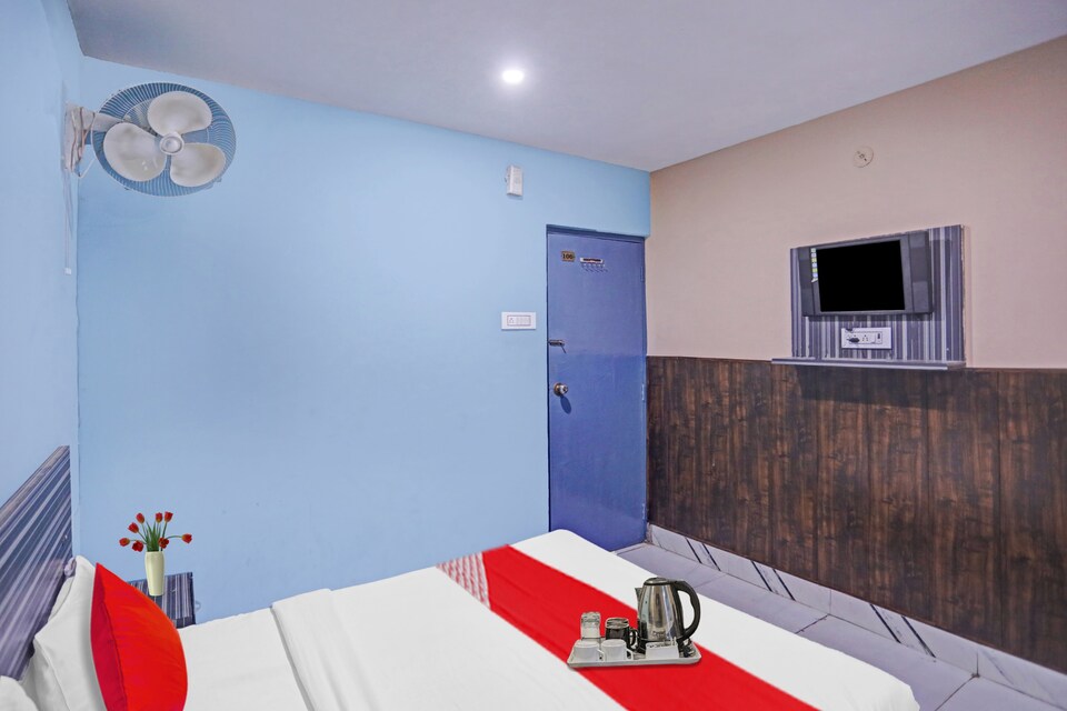 Flagship Hotel Plaza Near Gokulpuri Metro Station, Anand Vihar Delhi, Delhi