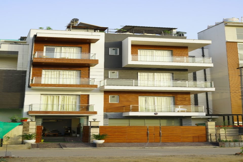 Capital O 81065 Artemis Square, HUDA CENTRE 1, Gurgaon