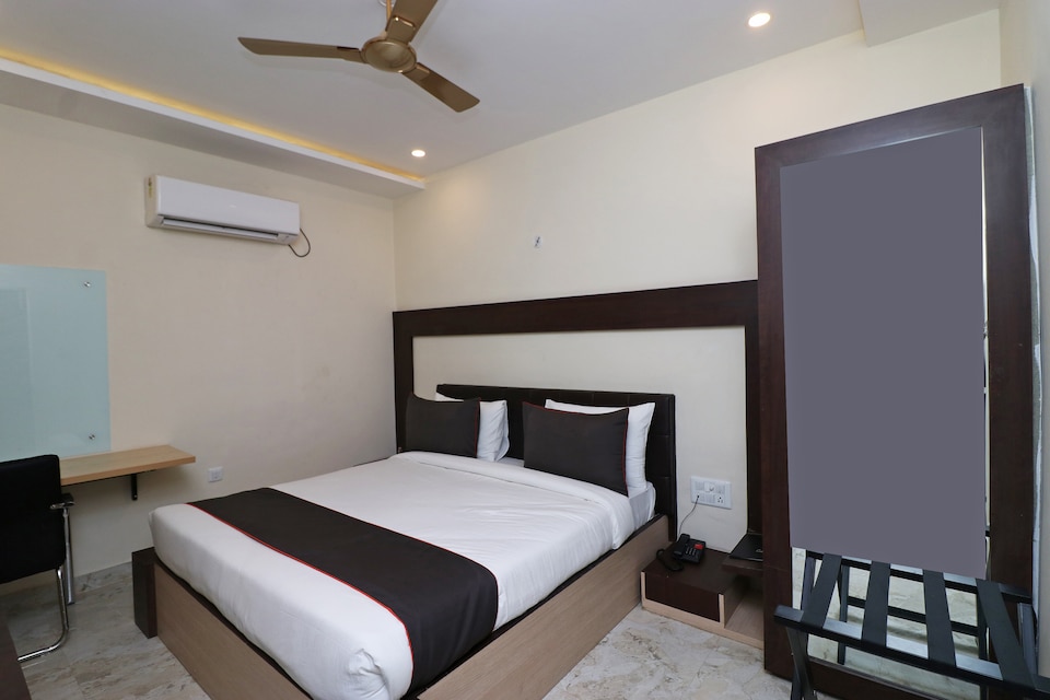 OYO 81087 Collection O Vrindavan palace, Sigra, Varanasi