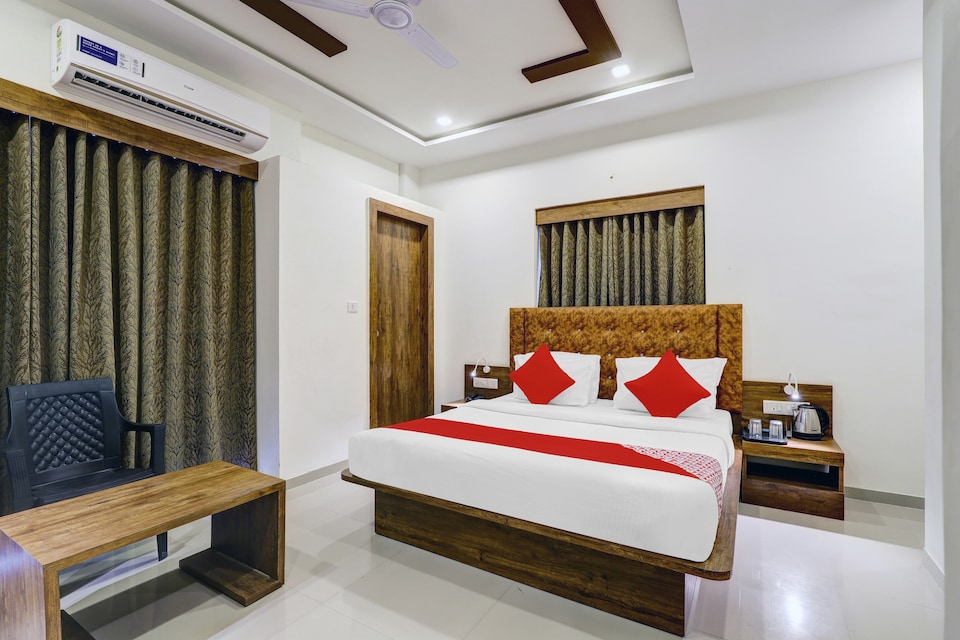 Capital O 81094 Hotel Sai Krupa, Vastrapur Ahmedabad, Ahmedabad
