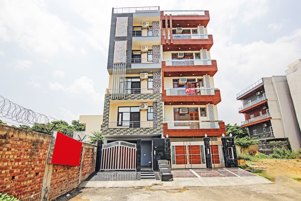 Hotel O Rising stay Hotel, HUDA CENTRE 1, Gurgaon