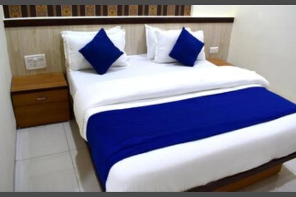 OYO 81096 Hotel Shubham Papace, Vastrapur Ahmedabad, Ahmedabad