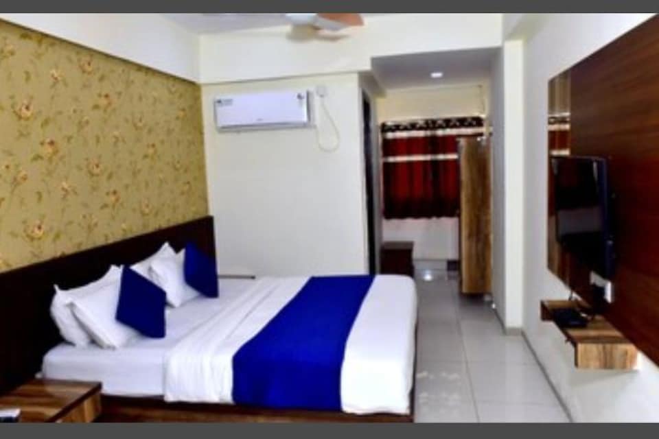 OYO 81096 Hotel Shubham Papace, Vastrapur Ahmedabad, Ahmedabad