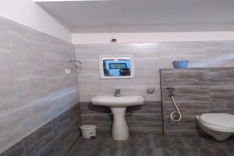 Capital O 81114 Centre Point Guest House, Platan Bazar Guwahati, Guwahati