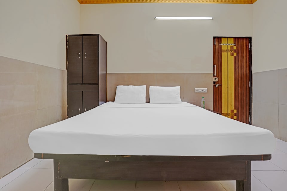 SPOT ON 81122 Alfa Lodge, Mumbai Airoli-Vashi, Mumbai