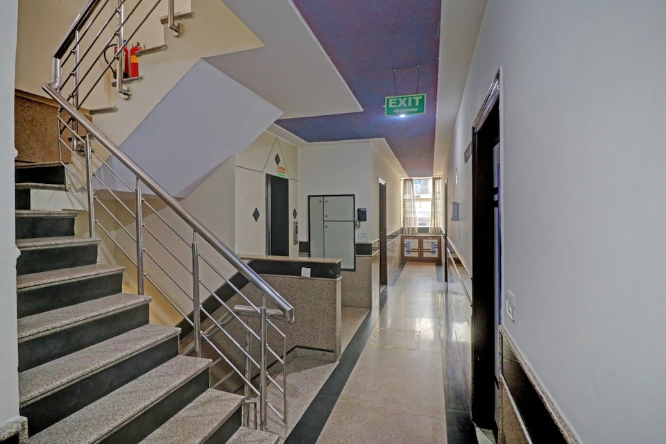 Capital O 81130 Hotel Jaggi Palace, Karol Bagh Delhi, Delhi