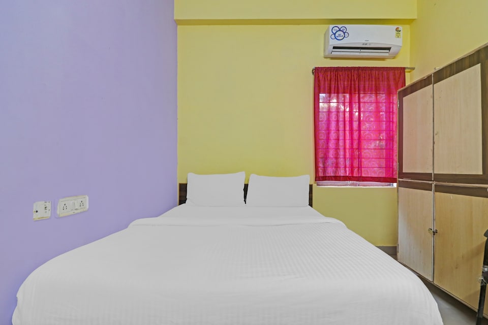 OYO Hotel Moon Light Near Hitech Theater, Madhapur, Hyderabad