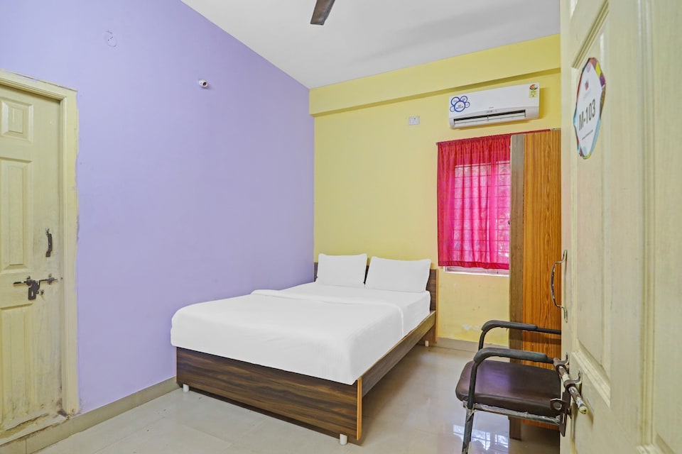 OYO Hotel Moon Light Near Hitech Theater, Madhapur, Hyderabad