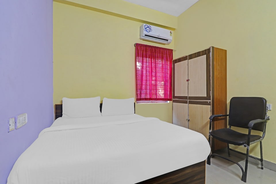 OYO Hotel Moon Light Near Hitech Theater, Madhapur, Hyderabad