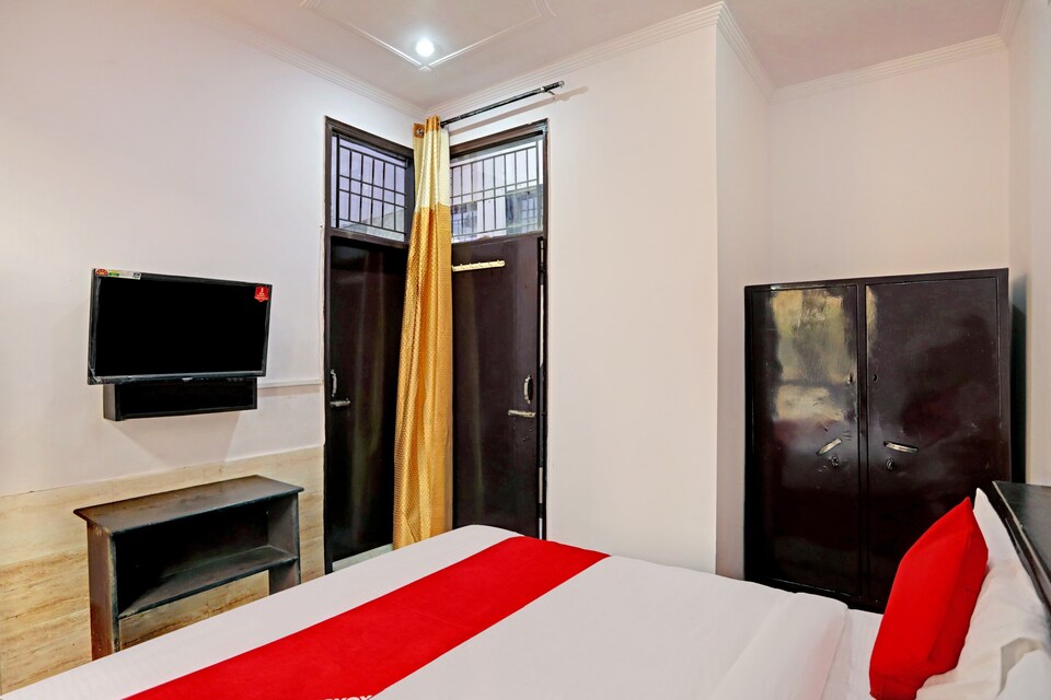 OYO 81161 Pride Inn, Noida Industrial Area Mamura, Noida