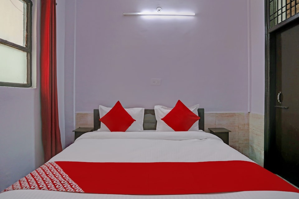 OYO 81161 Pride Inn, Noida Industrial Area Mamura, Noida
