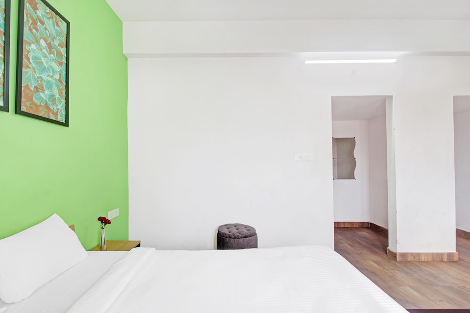 Collection O by OYO Shining Suites Near Erragadda Metro Station, Ameerpet, Hyderabad