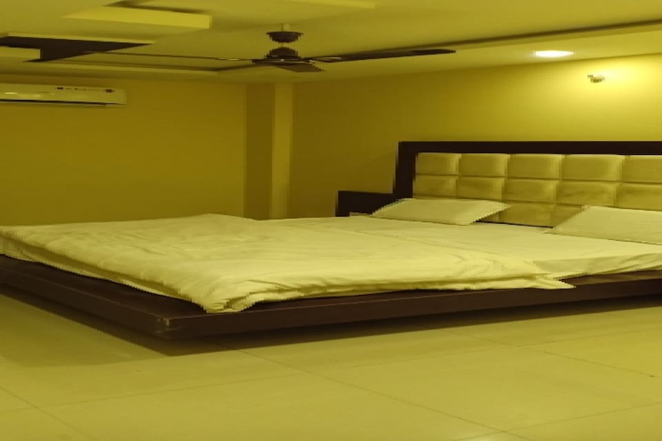 OYO 81214 Hotel Unique, Main Market Ujjain, Ujjain
