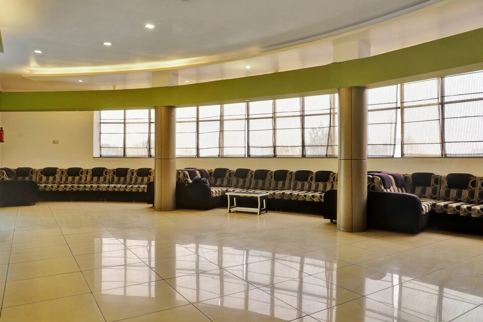 Collection O 81218 Prince Inn, Kadodra Surat, Surat