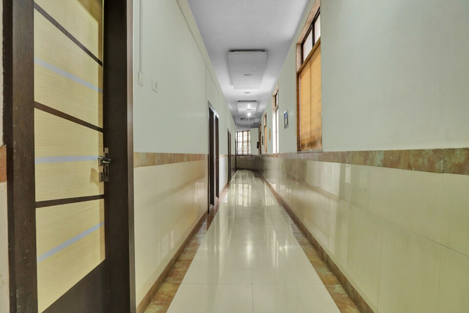 Collection O 81218 Prince Inn, Kadodra Surat, Surat