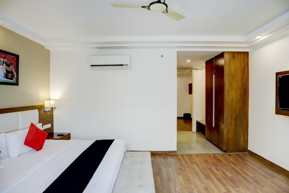 Townhouse 528 Hotel Krishna Valley, Banke Bihari Mandir Vrindavan, Vrindavan