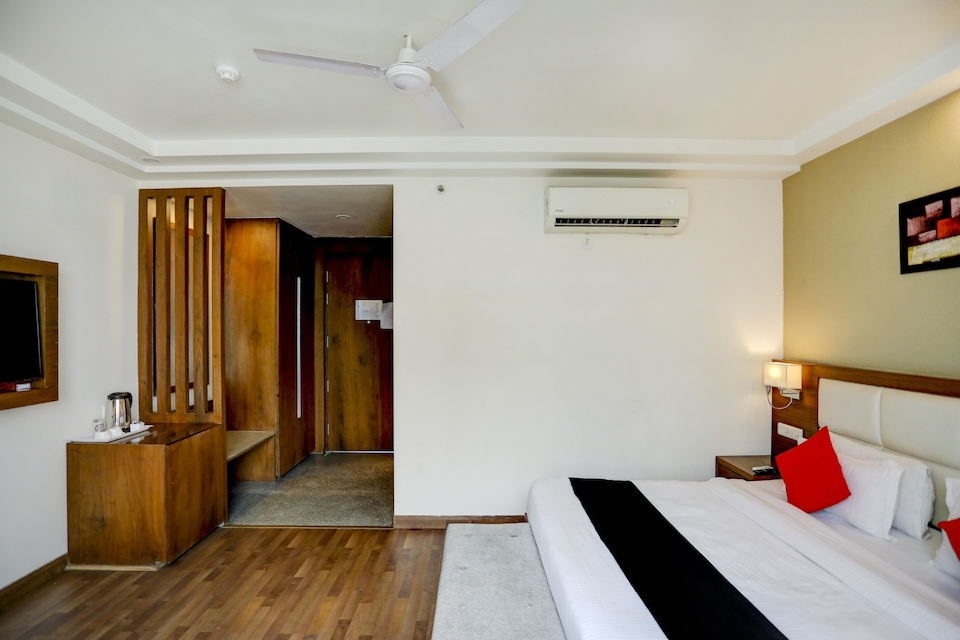Townhouse 528 Hotel Krishna Valley, Banke Bihari Mandir Vrindavan, Vrindavan