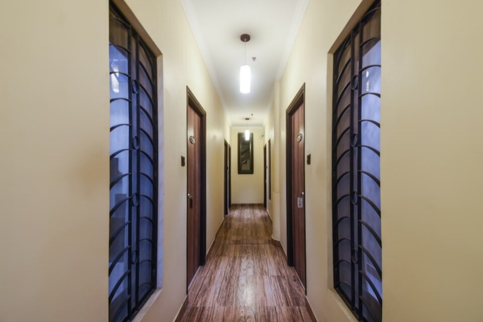 Capital O 81240 Hotel Gulshan, Esplanade Kolkata, Kolkata