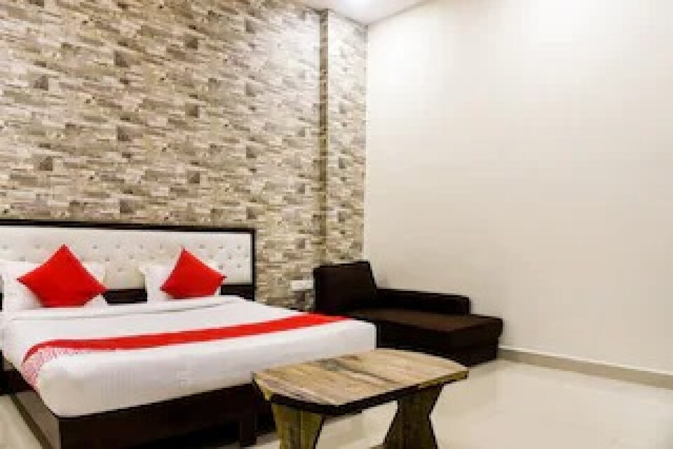 Capital O 81241 Hotel Paradise, MP Nagar Bhopal, Bhopal